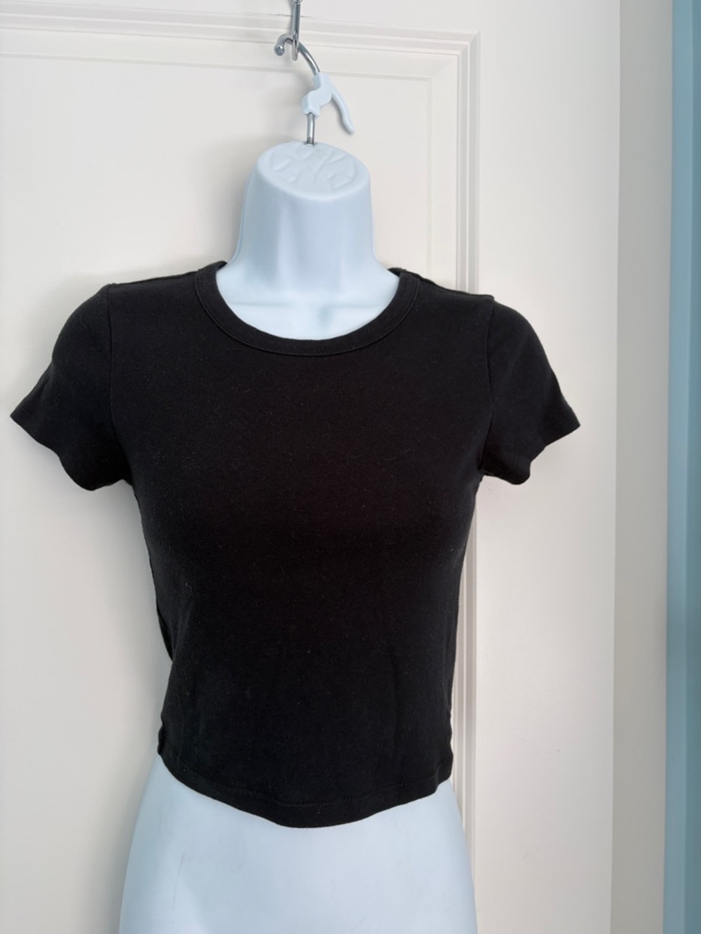 American Eagle Outfitters Black Crew Neck Short Sleeve Tee